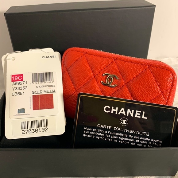 CHANEL Card Holder Red Orange in Gold Hardware - Picture 5 of 13